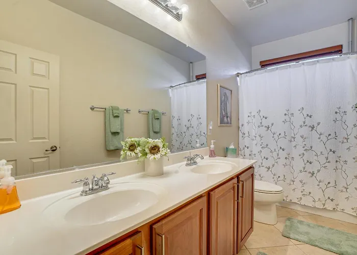 Surprise Home W/ Pool & Hot Tub! Сasa de vacaciones Surprise