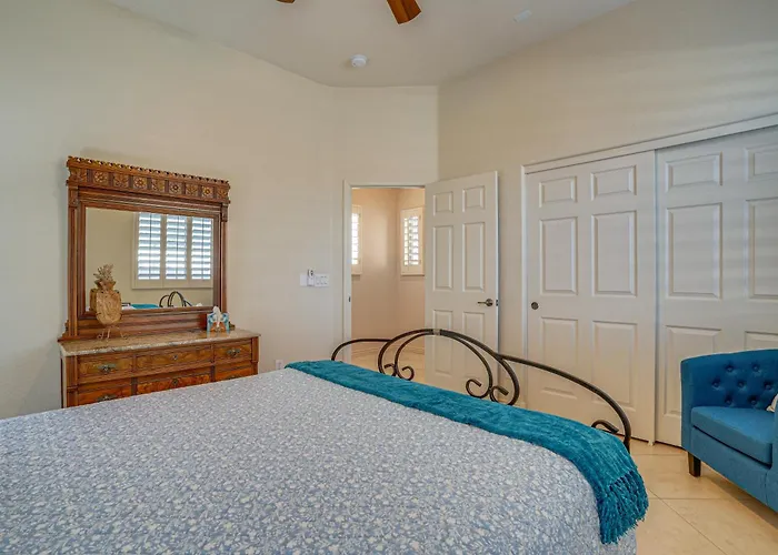Сasa de vacaciones Surprise Home W/ Pool & Hot Tub!