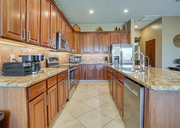 Surprise Home W/ Pool & Hot Tub! Сasa de vacaciones Surprise