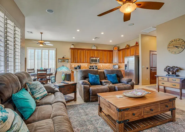 Сasa de vacaciones Surprise Home W/ Pool & Hot Tub! *